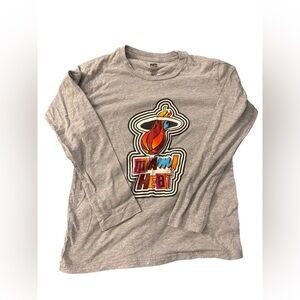 Boys Miami Heat Long Sleeve Tee in Gray with Heat Logo| Size: M 10/12